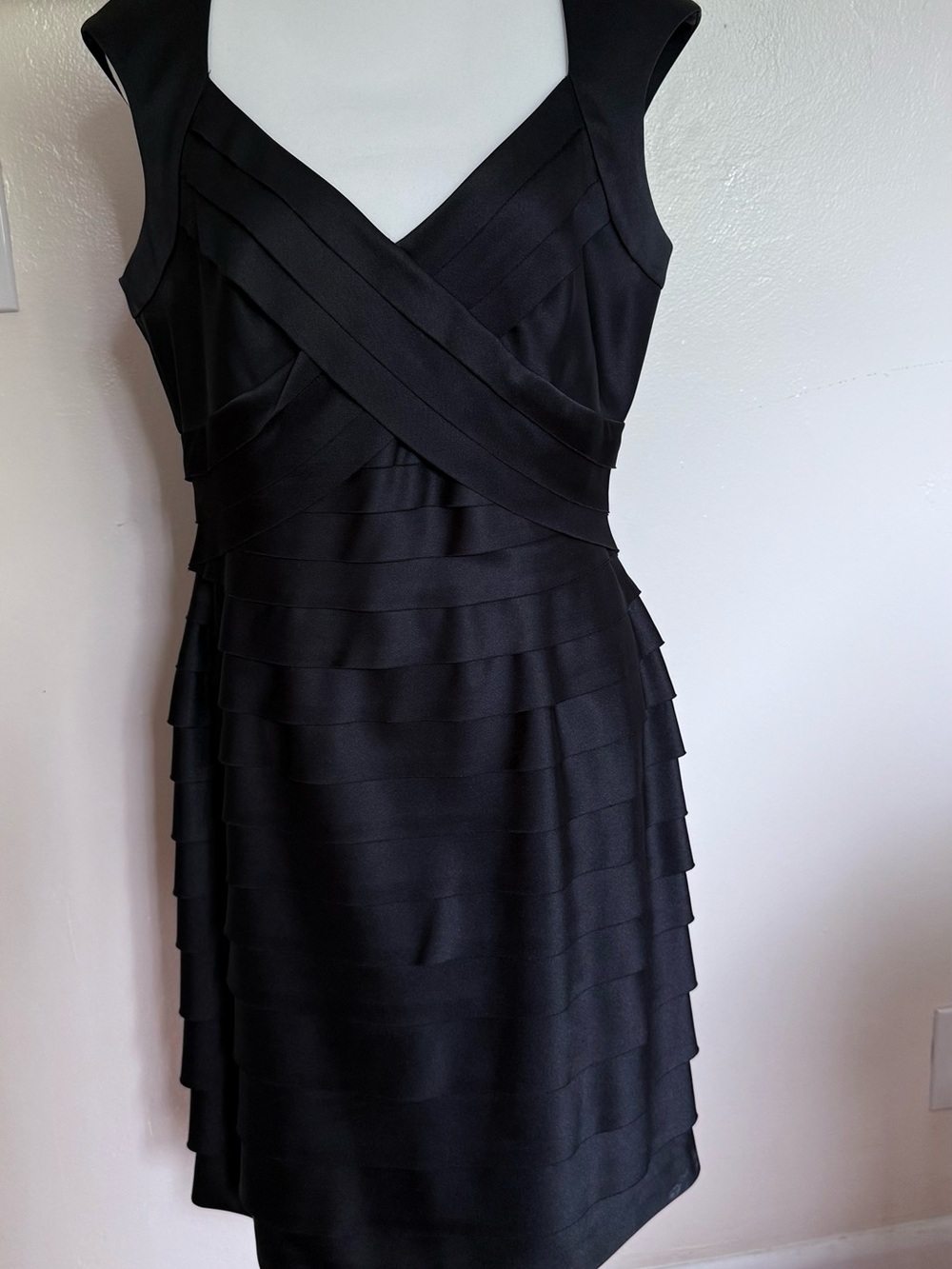 Jones Wear Black Sleeveless V-Neck Layered Mini Dress